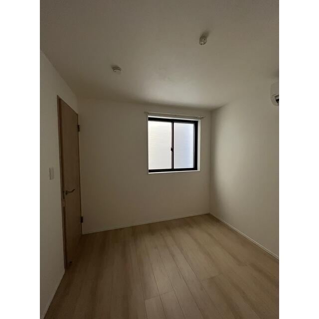 203000