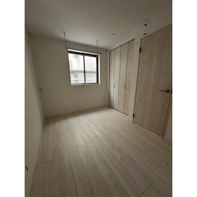 252000