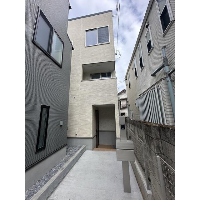 252000